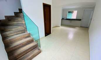 Imagem 2: Sobrado com 2 Dormitórios, Quintal, Garagem em Condomínio no Maracanã, 300 Metros da Praia