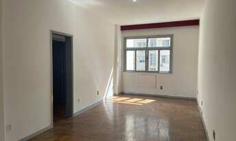 Imagem 2: Apto para alugar no Flamengo com 3 quartos, dependência completa e portaria 24 hs