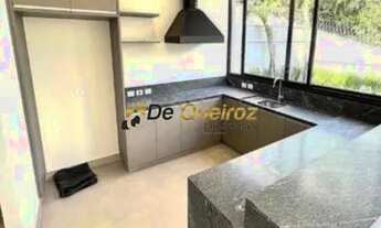 Imagem 2: DE QUEIROZ Casa de condomínio para venda possui 502 metros quadrados com 4 quartos