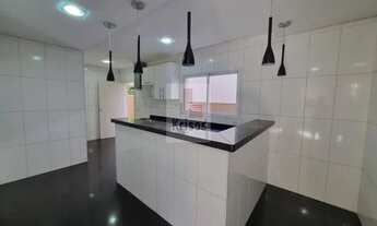 Imagem 4: Lindo Sobrado amplo de alto padrão com 4 suítes sendo duas master com varanda