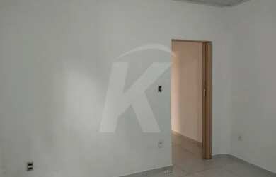 Imagem 7: Casa térrea com 1 dormitório, sala, cozinha, banheiro, área de serviço, 1 vaga de garagem