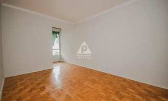 Imagem 4: Apartamento com 3 quartos e dependência completa em rua nobre no bairro de Laranjeiras!