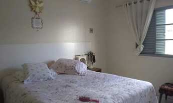 Imagem 3: Casa em alvenaria no centro com suíte e 2 quartos