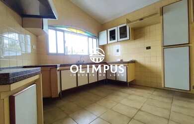 Imagem 5: Belíssima casa, estilo sobrado, no Vigilato Pereira, disponível para locação