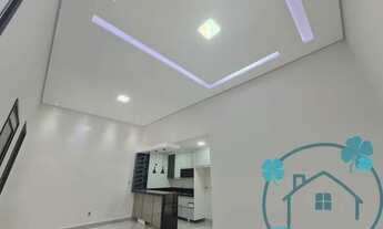 Imagem 6: Casa térrea e bem localizada em condomínio com 3 dorms sendo 1 suíte, cozinha com planejad