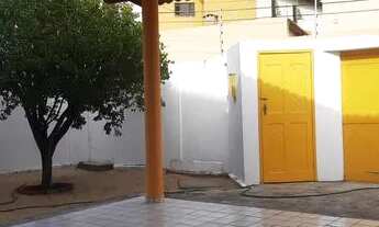 Imagem 2: Vendo Linda Casa em ótima localização no bairro de Candelária