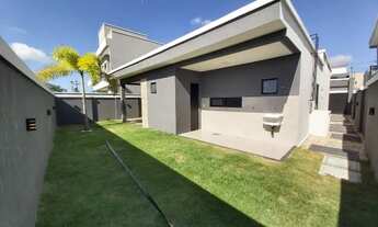 Imagem: Casa com três suítes no condomínio Jardins