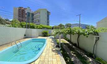 Imagem 3: Casa 298m², amplo pátio com piscina Central