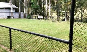 Imagem: Lote com piscina e quadra para venda em