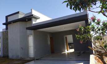 Imagem 2: Casa de condomínio térrea para venda tem 130 metros quadrados com 3 quartos