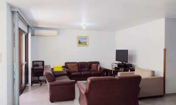 Imagem 3: Apartamento para venda possui 180 metros quadrados com 5 quartos em Vila Alzira - Guarujá