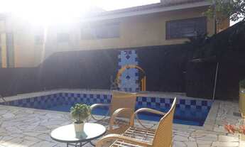 Imagem: LINDA E ACONCHEGANTE CASA À VENDA NO BAIRRO