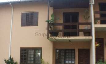 Imagem 2: Casa de condomínio sobrado para venda tem 198 metros quadrados com 3 quartos