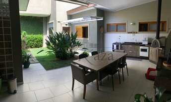 Imagem 3: Sobrado com área comercial e casa separadas para venda possui 3 quartos