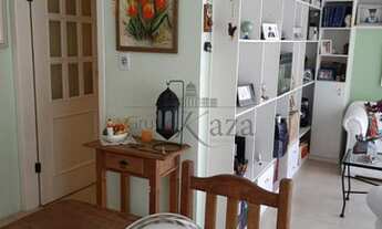 Imagem 6: Casa de condomínio em terreno de 910 m2 com árvores quiosque piscina Urbanova