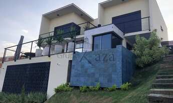 Imagem 6: Casa de condomínio sobrado para venda tem 520 metros quadrados com 6 quartos