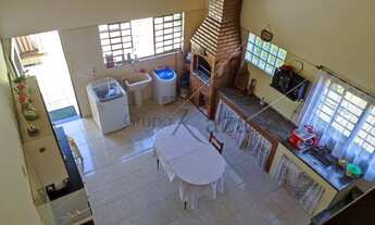 Imagem 2: Sobrado para venda tem 236 metros quadrados com 4 quartos