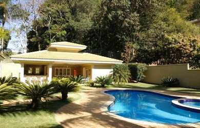 Imagem 2: Casa de condomínio Chamonix para venda tem 565 m2 de construção e terreno de 1.700m2, com