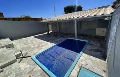 Imagem 2: Casa de condomínio para venda tem 258 metros quadrados com 3 quartos