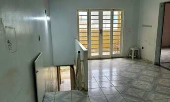 Imagem 3: Sobrado para venda possui 180 metros quadrados com 4 quartos em Riacho Fundo II - Brasília