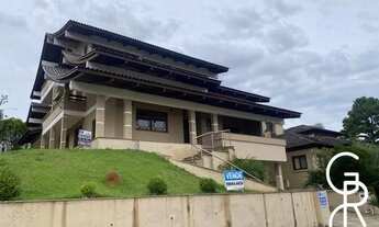 Imagem 4: Casa em Estilo Colonial em Condomínio Fechado