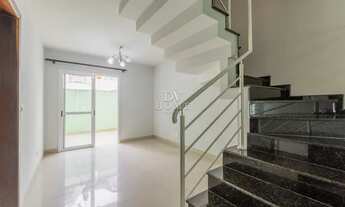 Imagem 2: Excelente Sobrado de 3 quartos sendo 1 suíte, 2 vagas e sacada com ótima localização no bo