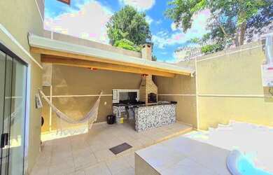 Imagem 3: Casa de condomínio térrea para venda tem 320 metros quadrados com 6 quartos