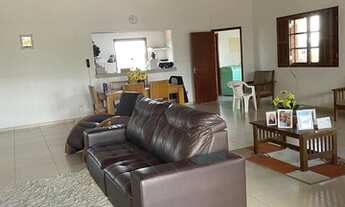 Imagem 5: Casa para venda tem 225 metros quadrados com 4 quartos