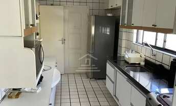 Imagem 6: Unidade em andar alto com suíte master com closet, móveis fixos situado no melhor do Meire