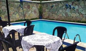 Imagem 2: Espaço para pequenos eventos ou lazer com piscina e churrasqueira