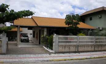 Imagem 2: Casa em Bombas para 12 pessoas com piscina ideal para suas férias