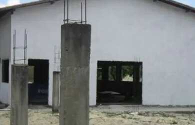 Imagem 4: Grande complexo de construções servindo para projetos sociais ou industriais