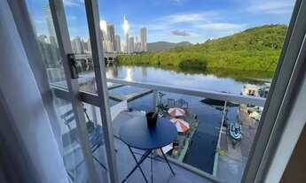 Imagem 2: Apartamento com 2 dormitórios reformado e mobiliado com linda vista em Balneário Camboriú