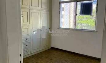 Imagem 2: Apartamento à venda na Rua Uruguai, Tijuca, sala, 2 quartos com dependência completa. Exce