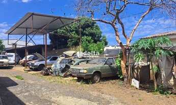 Imagem 6: Casa comercial disponível para venda no bairro Osvaldo Rezende em Uberlândia - MG