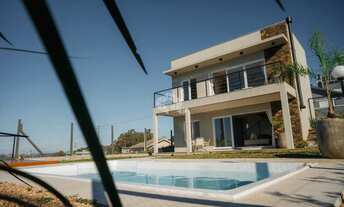 Imagem: Casa Mobiliada com 2 Suítes, piscina com