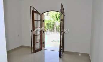 Imagem: Sobrado frontal á 15 minutos á pé do