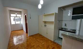 Imagem 3: Px Imprensa Oficial vazio de frente reformado