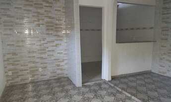 Imagem 2: CASA COM TERRAÇO DE FUNDOS