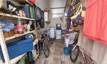 Imagem 6: 2 casas com: sala, cozinha, 2 quartos, sendo um suíte e garagem coberta para 1 carro