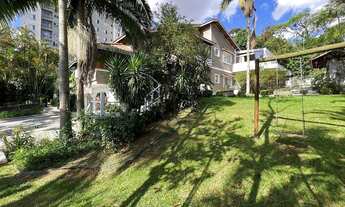 Imagem 2: Casa de condomínio para venda com 804 metros quadrados com 5 quartos