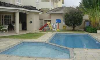 Imagem 3: Casa para aluguel e venda possui 770 metros quadrados com 4 quartos sendo duas Suítes