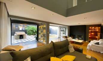 Imagem 1: Casa de condomínio sobrado para aluguel e venda possui 360 metros quadrados com 4 quartos