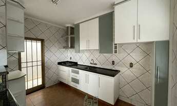 Imagem 5: Sobrado para aluguel possui 150 metros quadrados com 3 quartos em São Joaquim - Franca - S