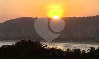 Imagem 2: Apartamento Maravilhoso a venda na Enseada com 3 suítes e sacada gourmet com lazer complet