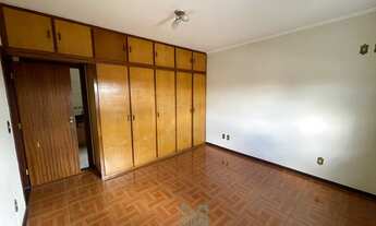 Imagem 7: Sobrado para aluguel possui 150 metros quadrados com 3 quartos em São Joaquim - Franca - S