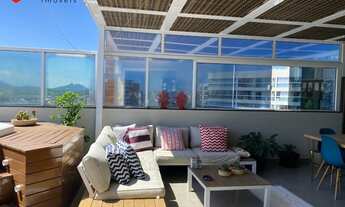 Imagem 6: Moderna cobertura decorada a venda em um dos cartões postais de Guarapari, a Prainha de Mu