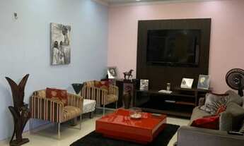 Imagem 3: Casa com piscina