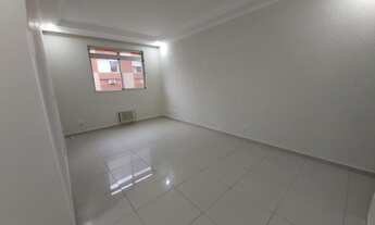 Imagem 3: Gonzaga Lindo Quarto e Sala com 2 wcs, todo reformado, porcelanato, andar alto com vista e