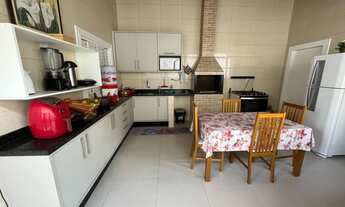 Imagem 3: Linda Casa Térrea com 5 Dormitórios no Bosque